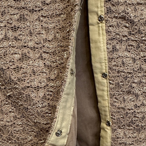 Vintage 90s Patricia Jones USA Tan Lace Overlay Snap Down Top M - Picture 4 of 5